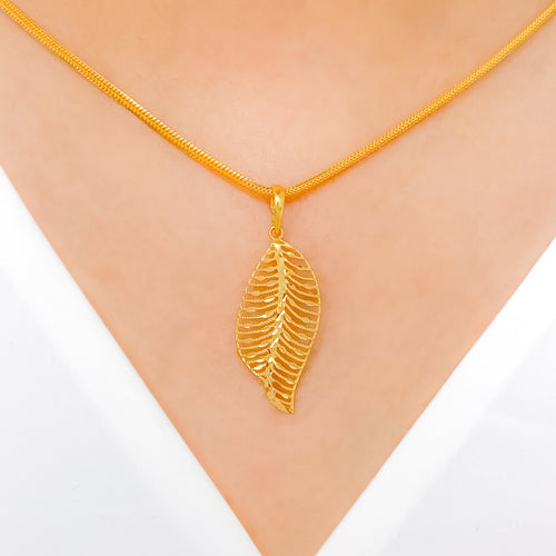 Dainty Leaf 22k Gold Pendant Set