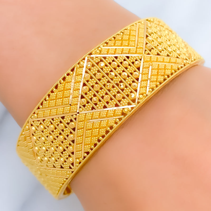 22k-gold-elegant-striped-cuff-bangle