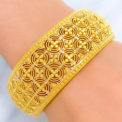 22k-gold-upscale-bold-floral-round-bangle