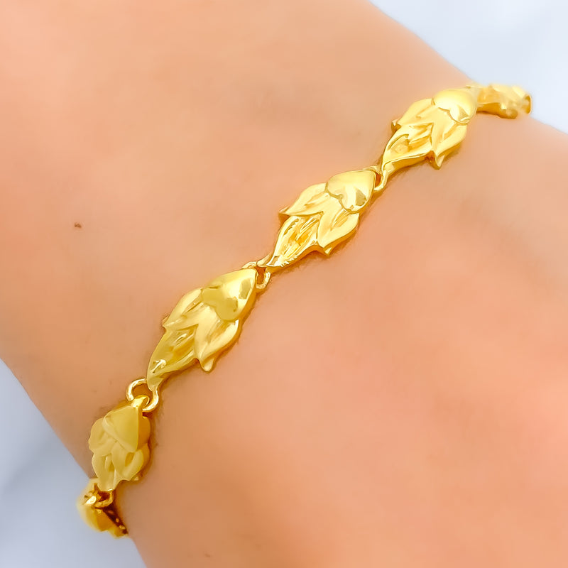 22k-gold-delicate-stately-bracelet