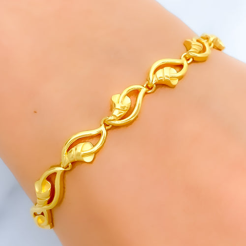 22k-gold-attractive-detailed-bracelet