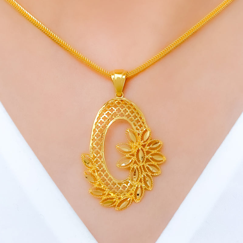 Intricate Floral Oval Pendant 22k Gold Set