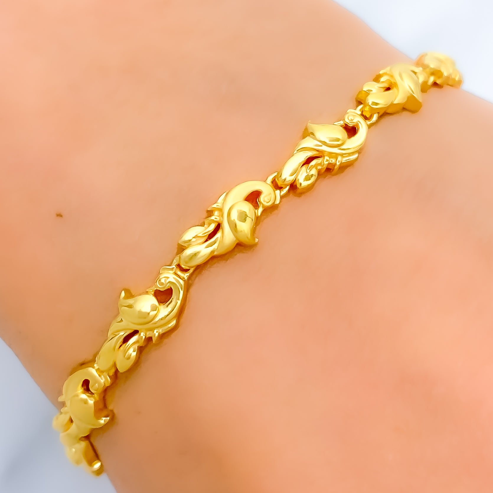 Buy 14KT Yellow Gold Bracelet With Diamonds Online | ORRA