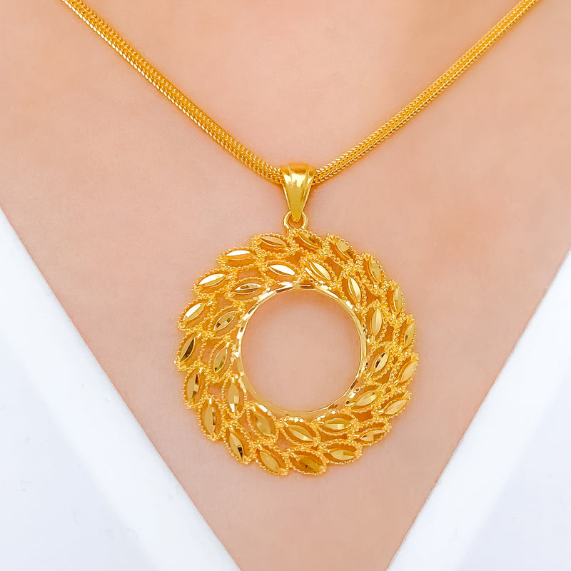 Fancy Open Wreath Pendant 22k Gold Set