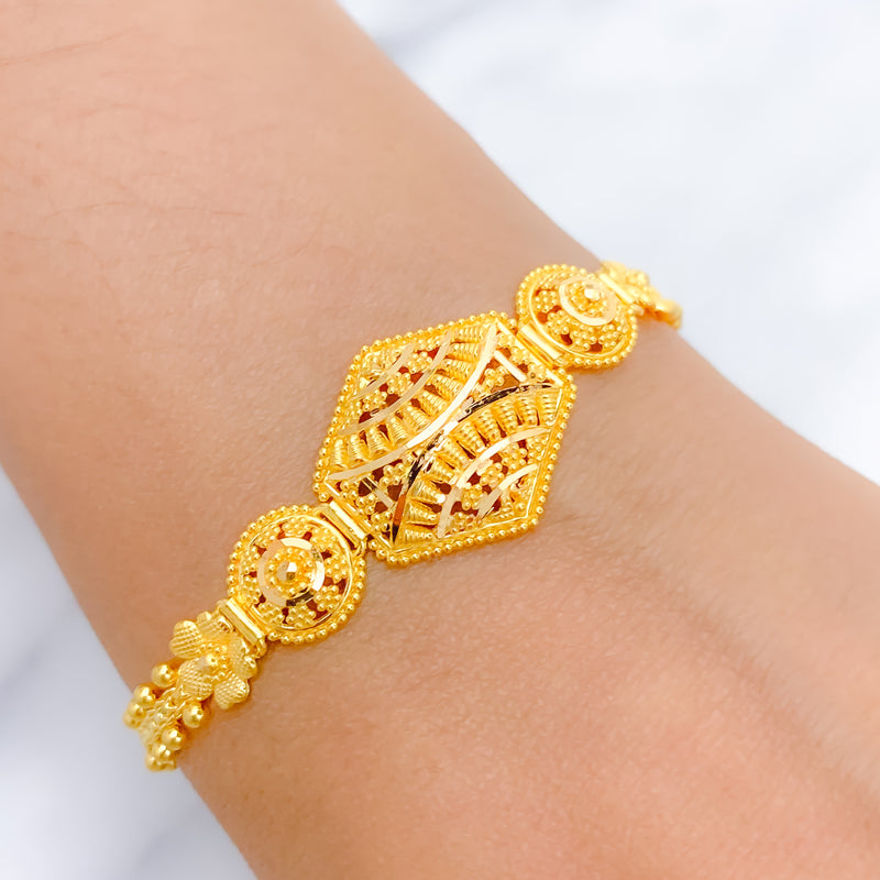 Glamourous Yellow Gold Bracelet