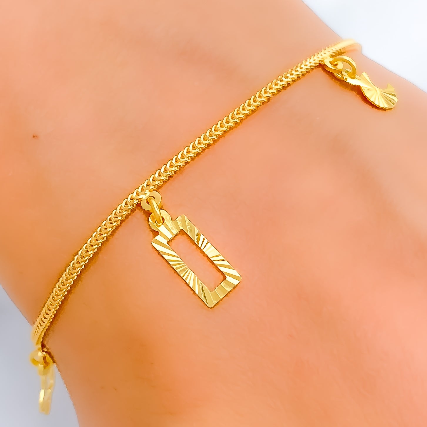 22K Gold Charm Bangle (9.45G) - Queen of Hearts Jewelry