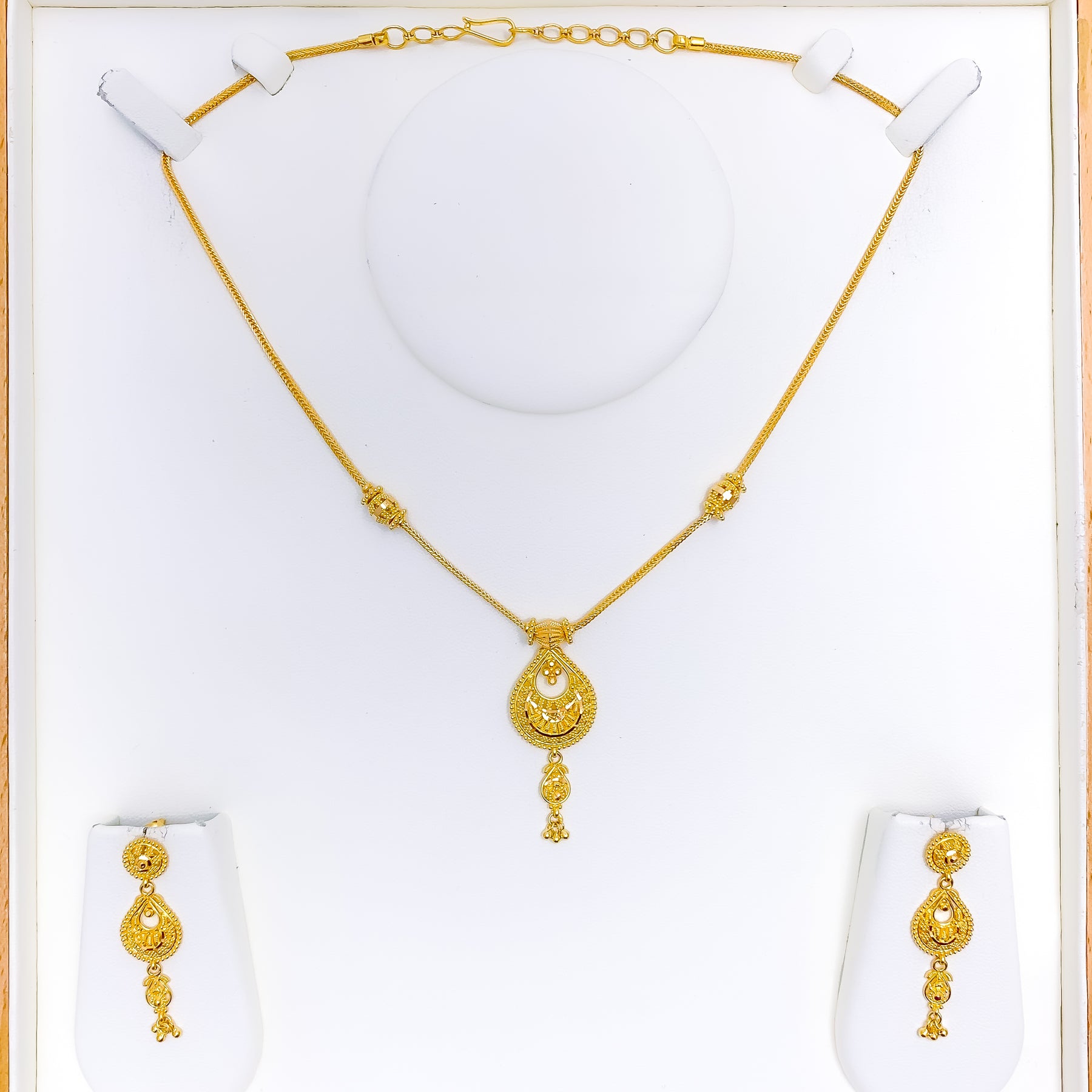 22k Dainty Lightweight 22k Gold Necklace Set – Andaaz Jewelers