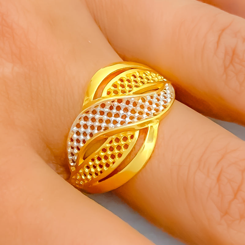22k-gold-Timeless Leaf Accented Mesh Ring 