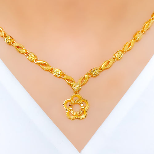 Sleek Floral Necklace 22k Gold Set