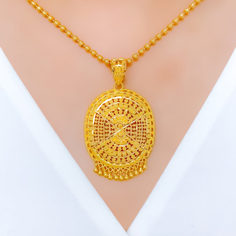 Intricate Oval Pendant 22k Gold Set