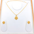 Fashionable Lightweight Pendant Set