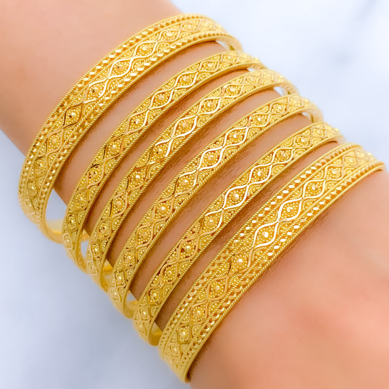 Tasteful Traditional Bangle Set