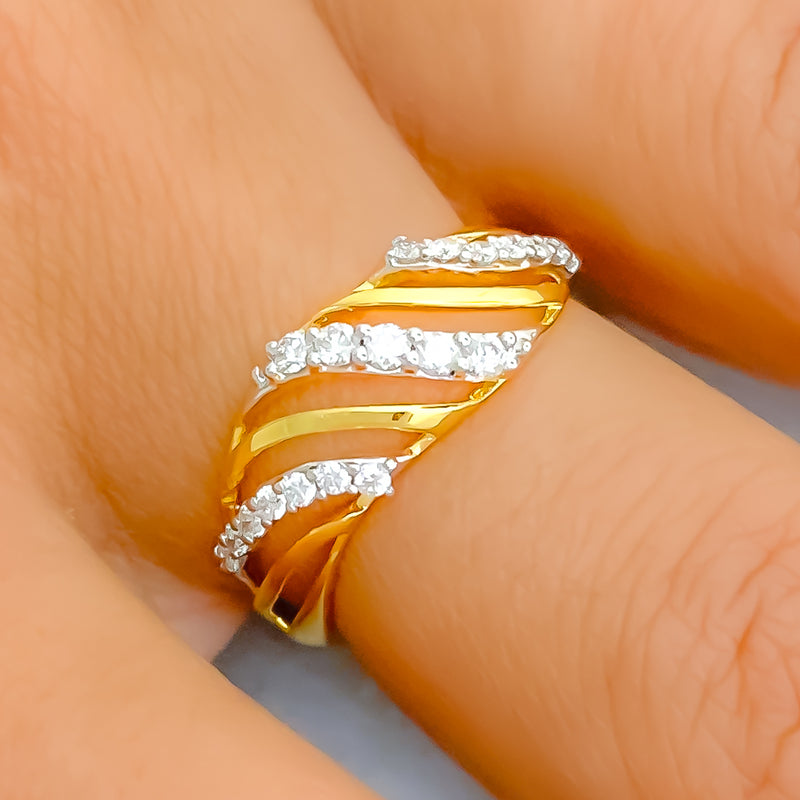 18k-gold-Wavy Draped Diamond Ring 