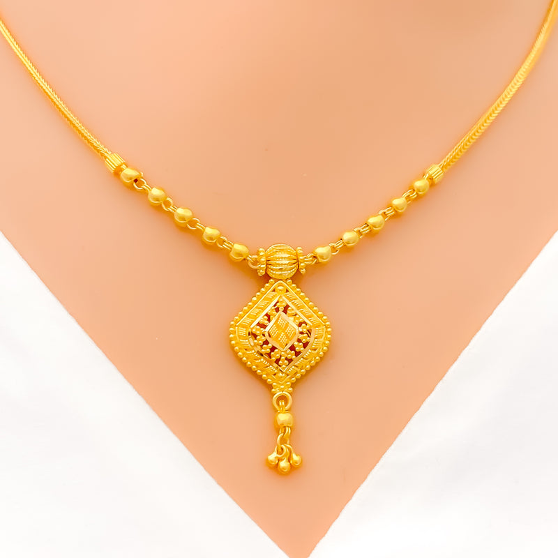 22k-gold-interlinked-tasteful-necklace-set