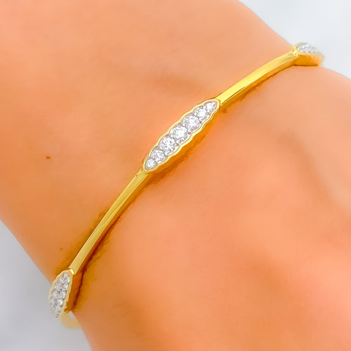 18k-gold-opulent-glistening-diamond-bangle