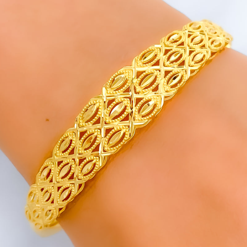 22k-gold-blooming-jazzy-bangle-bracelet