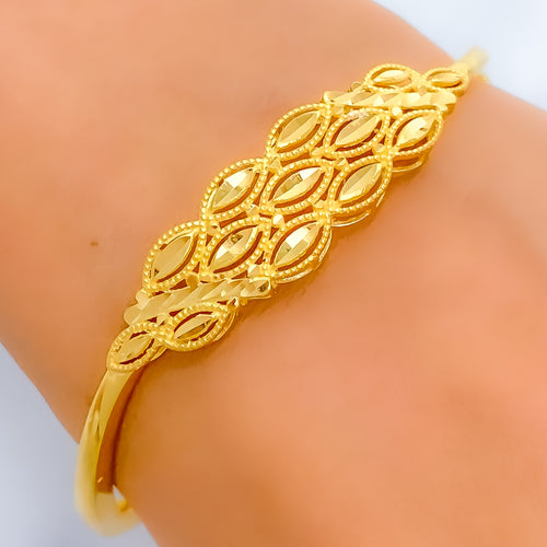 22k-gold-luxurious-festive-bangle-bracelet