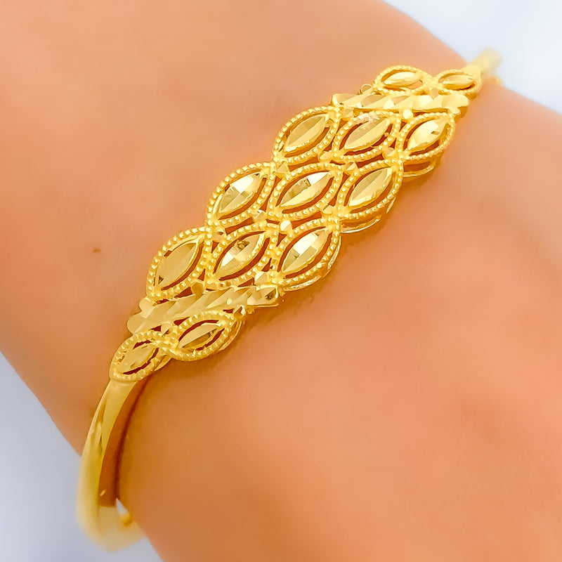 22k-gold-luxurious-festive-bangle-bracelet