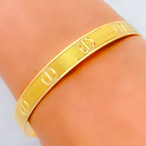 22k-gold-elevated-glossy-bangle