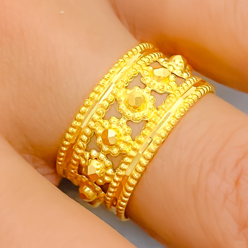 21k-gold-flower-lined-band