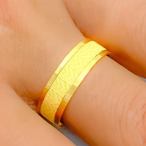 21k-gold-chic-gold-band