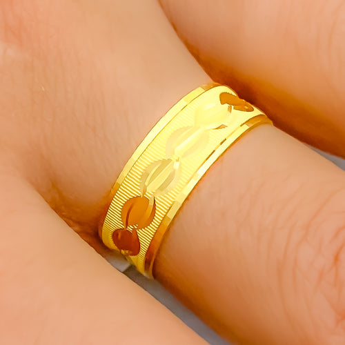 21k-gold-leaf-accented-band
