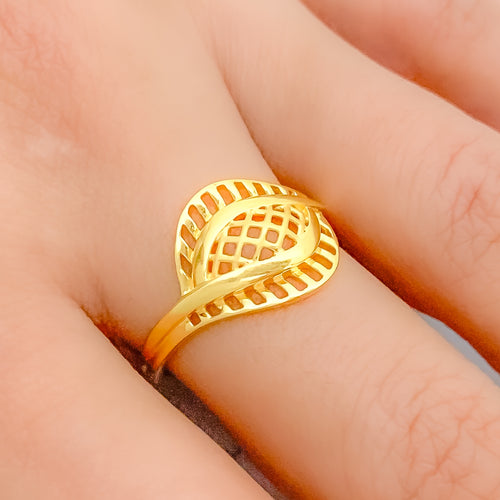 Posh Leaf 22k Gold Ring