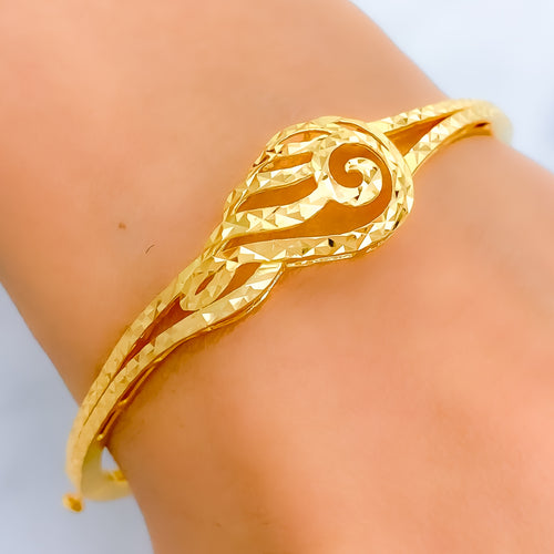 22k-gold-sparkling-shell-accented-bangle-bracelet