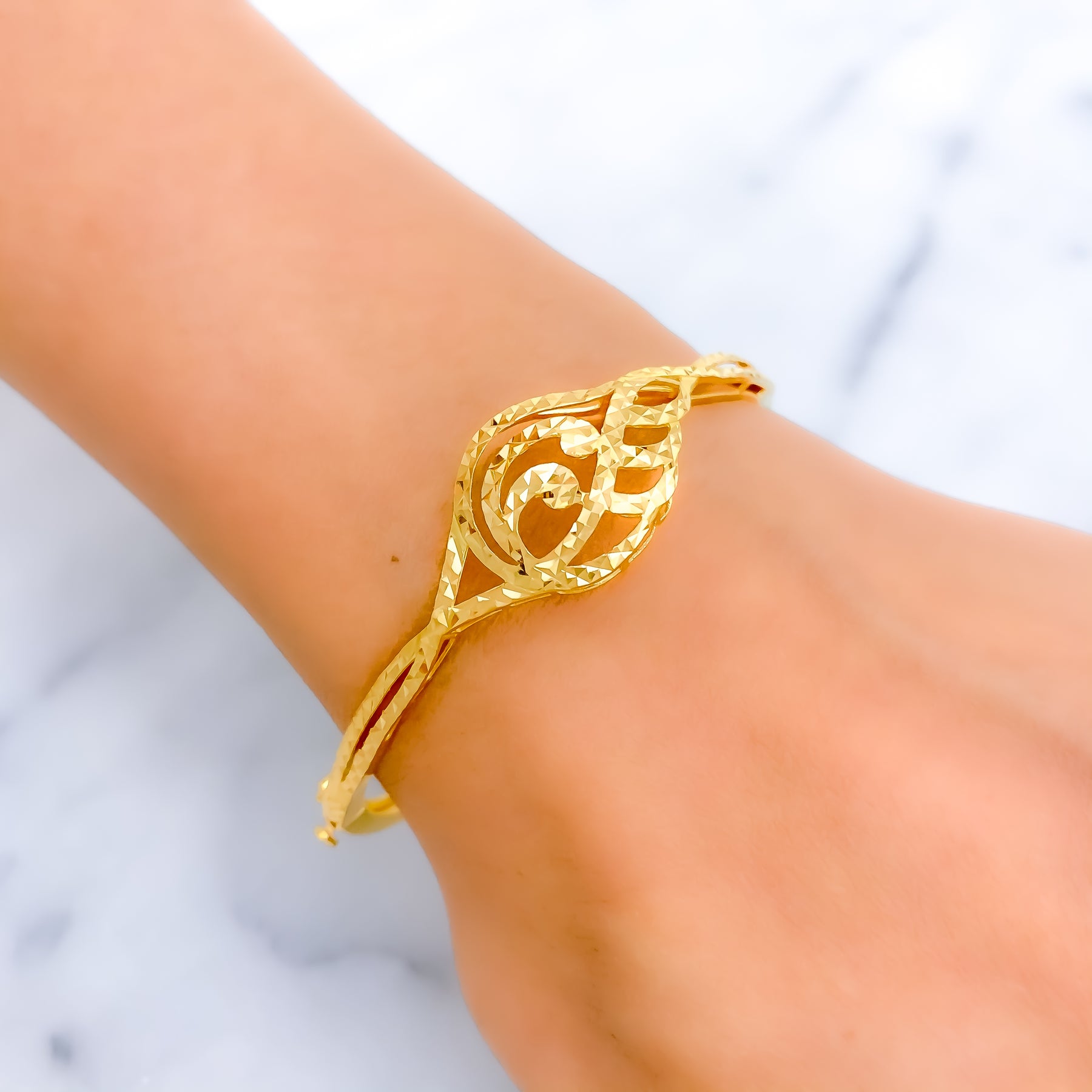 Amazon.com: ChicSilver Gold Bangle Bracelet for Women Men 18K Gold Plated  Polished Minimalist Cuff Bangle Classic Ball Ends Open Bangle Bracelets  Adjustable: Clothing, Shoes & Jewelry