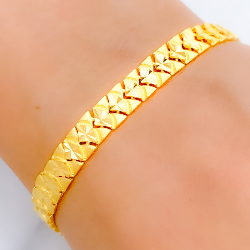 Gorgeous Wide Link 22k Gold Bracelet