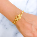 22k-gold-radiant-v-shaped-motif-bangle-bracelet