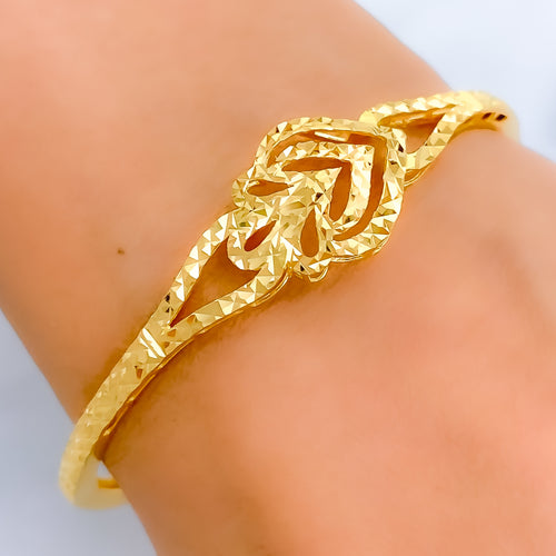 22k-gold-radiant-v-shaped-motif-bangle-bracelet