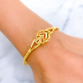 22k-gold-radiant-v-shaped-motif-bangle-bracelet