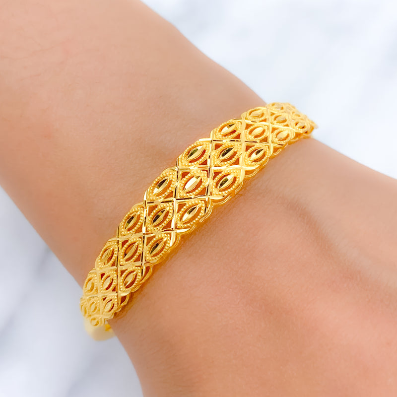 Sleek Regal 22k Gold Bangle Bracelet