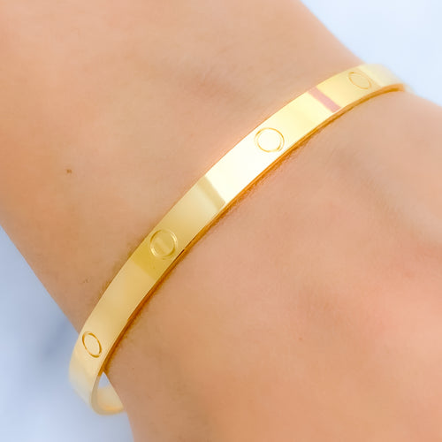 Posh Circle 22k Gold Bangle