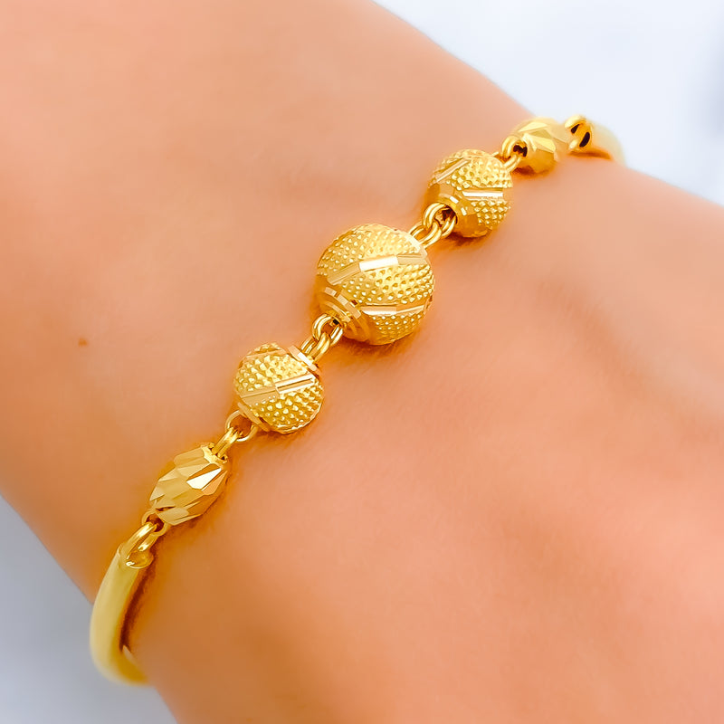 22k-gold-Reflective Striped Orb Bangle Bracelet  