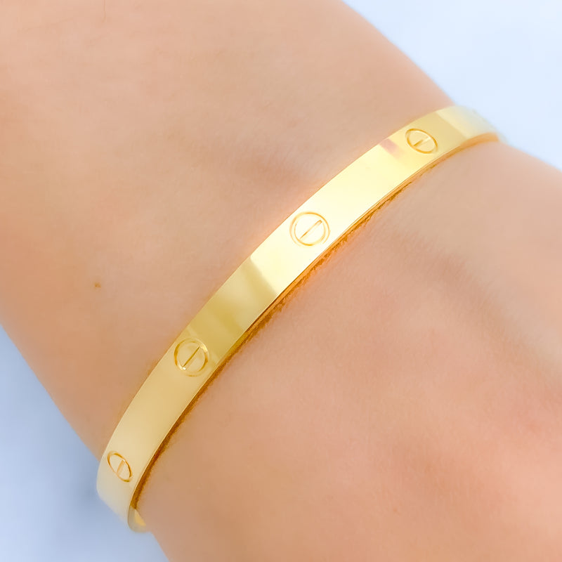 Classy 22k Gold Bangle