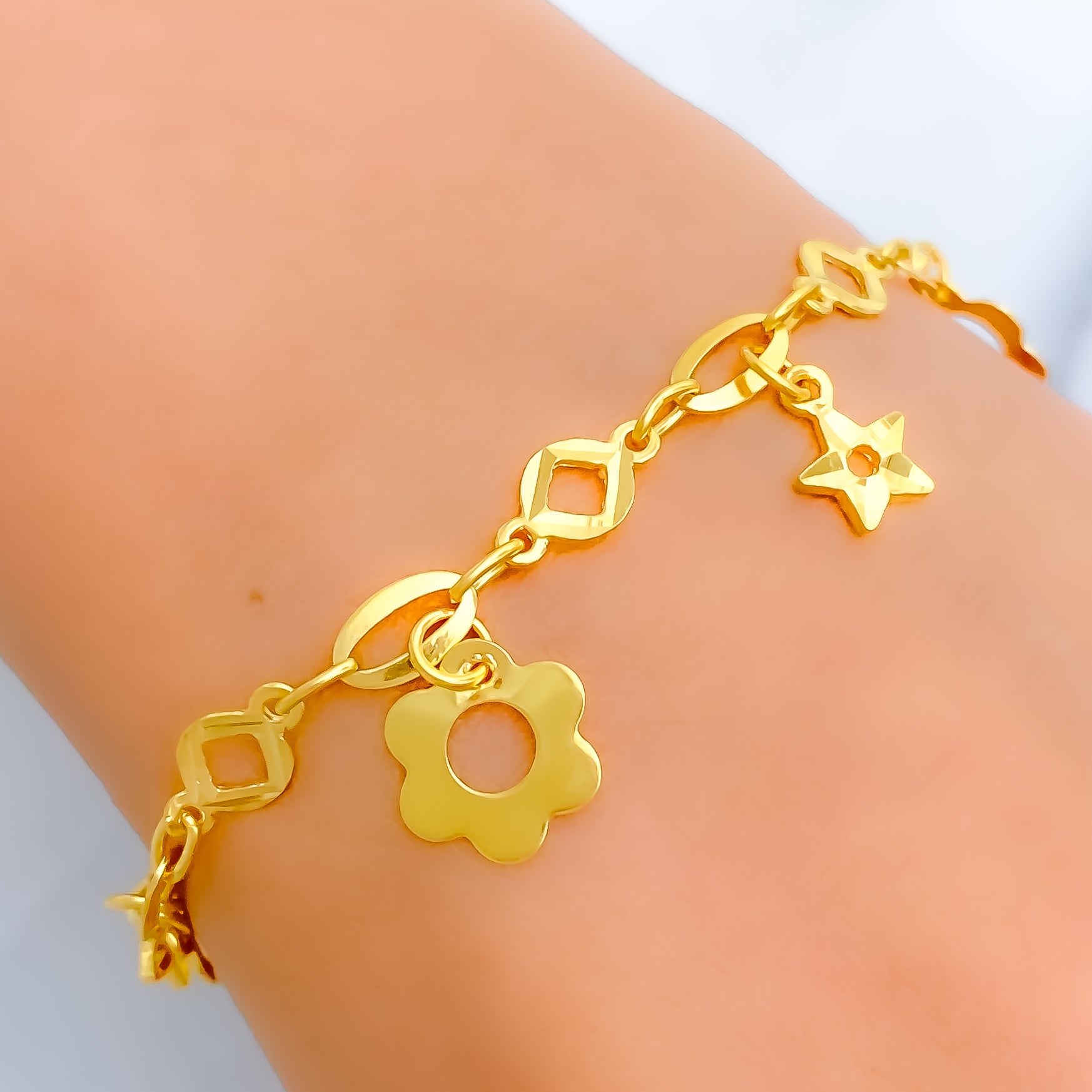 Amazon.com: Women's Toggle Charm Bracelet, Dainty 18k Gold Plated Heart  Bracelet Link Hand Chain Birthday Gift for Girl Friends Gold Tone:  Clothing, Shoes & Jewelry