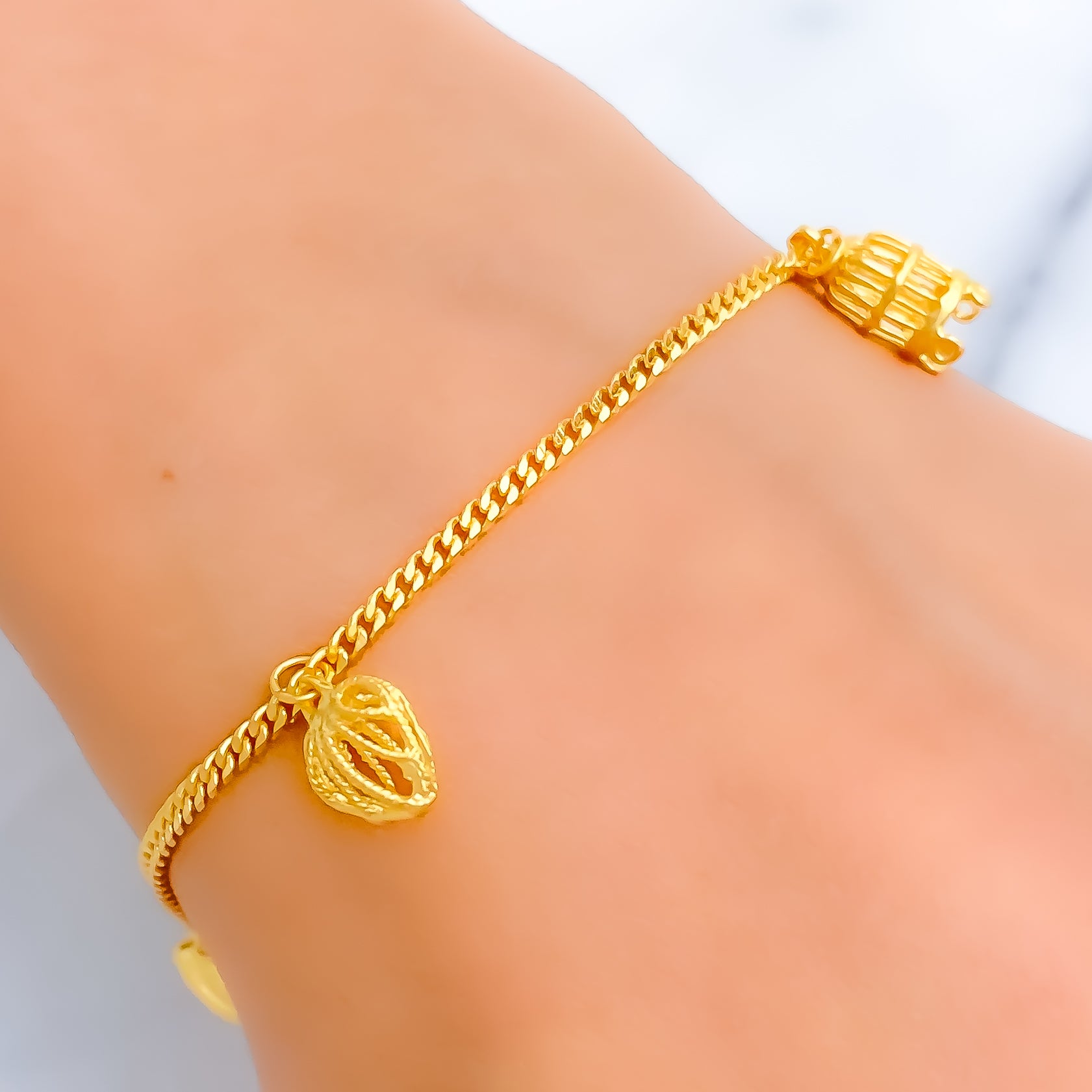 Joyalukkas 22k (916) Gold Charm Bracelet for Women (Yellow, Gold) :  Amazon.in: Fashion