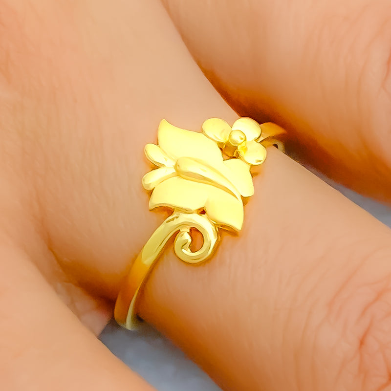 22k-gold-tasteful-detailed-flower-ring