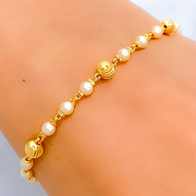 radiant-sleek-22k-gold-pearl-bracelet