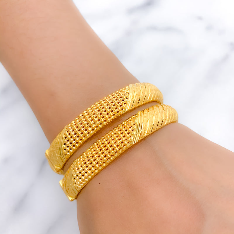 Bright Classy 22k Gold Bangle Pair