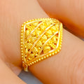 magnificent-medium-22k-gold-ring