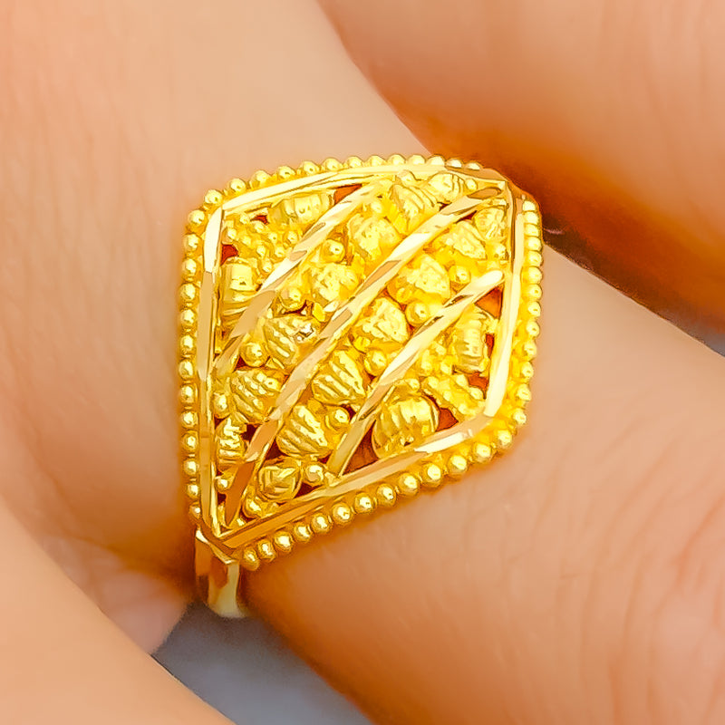 magnificent-medium-22k-gold-ring