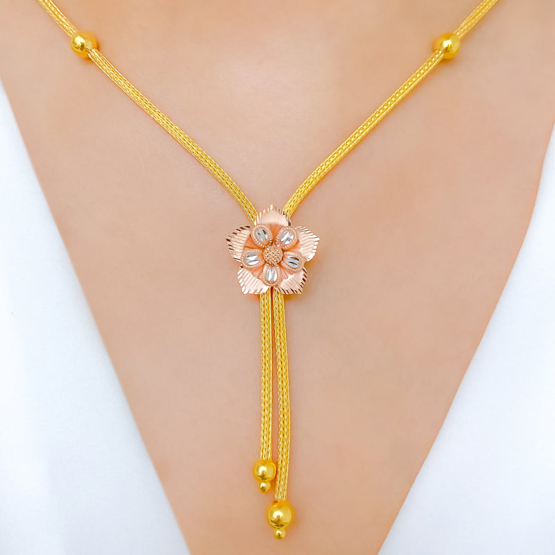 Glossy Three-Tone Flower Necklace