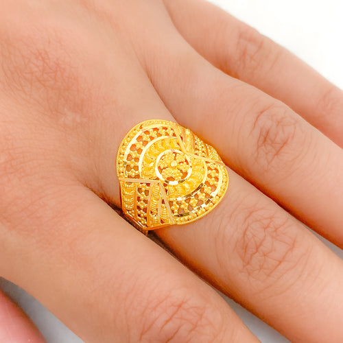 Decorative Regal 22k Gold Ring