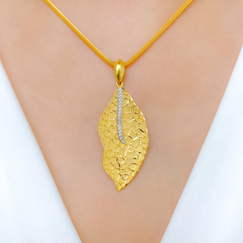 Regal Leaf Pendant Set