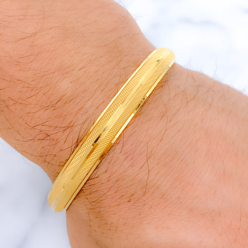 Modest Stylish Men's 22k Gold Kada