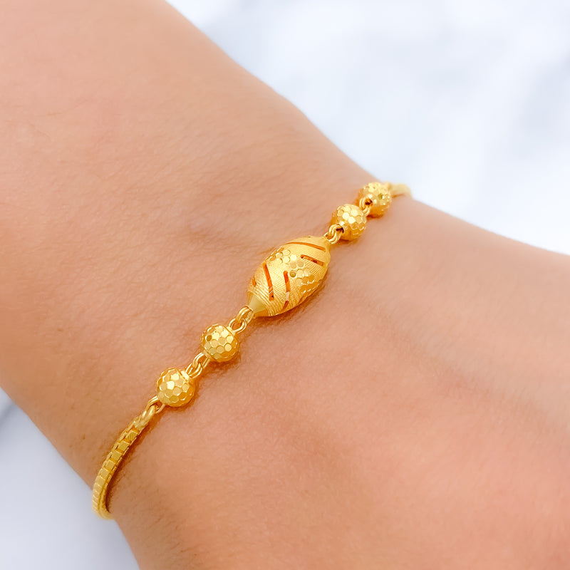 Gorgeous Sleek Gold 22k Gold Bracelet