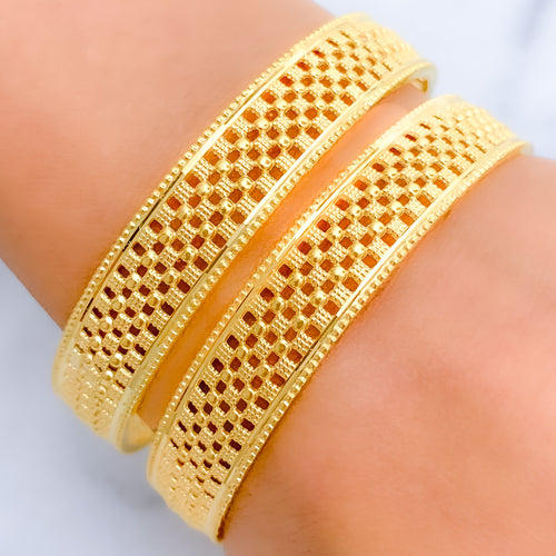 Lightweight Checkered 22k Gold Bangle Pair